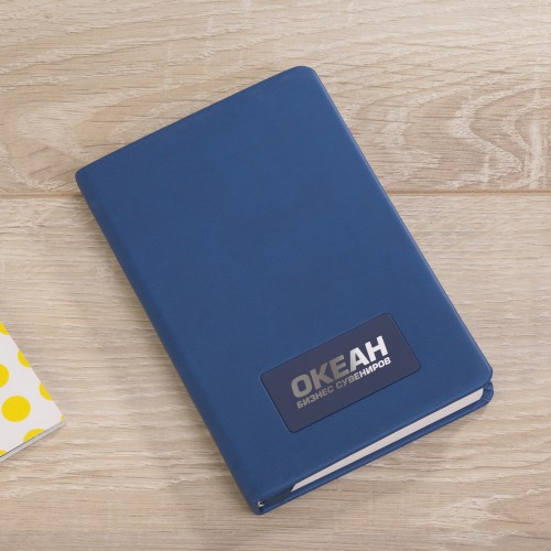 Шильд металлический, покрытие soft touch, подложка хром, темно-синий